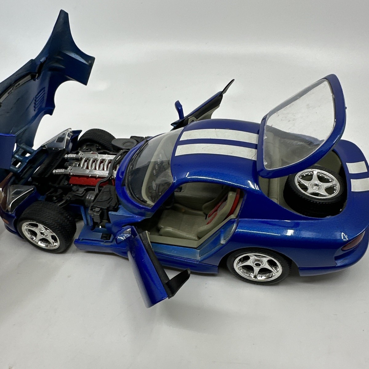 Burago Dodge Viper GTS Coupe Blue Diecast 1:24 Sports Exotic Car