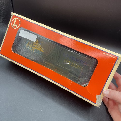 LIONEL 6-26727 CALIBRE O LUCES CIUDAD SAN FRANCISCO VAGÓN DE CARGA - Caja dañada | Condition: Used