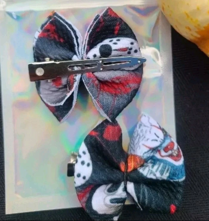 Juego hecho a mano de 2 niñas tela bala coleta arcos horror amigos impresión con clips Foto 2 de 2