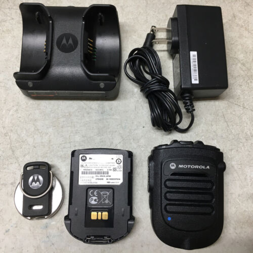 Motorola PMMN4095 RLN6554 Bezprzewodowy głośnik mikrofon z ładowarką do radia APX - Zdjęcie 2 z 9