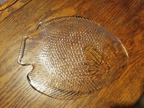 8 Small Retro Arcoroc France Fish Side Plates Pressed Clear Glass 'Poisson' 15cm - Picture 14 of 15