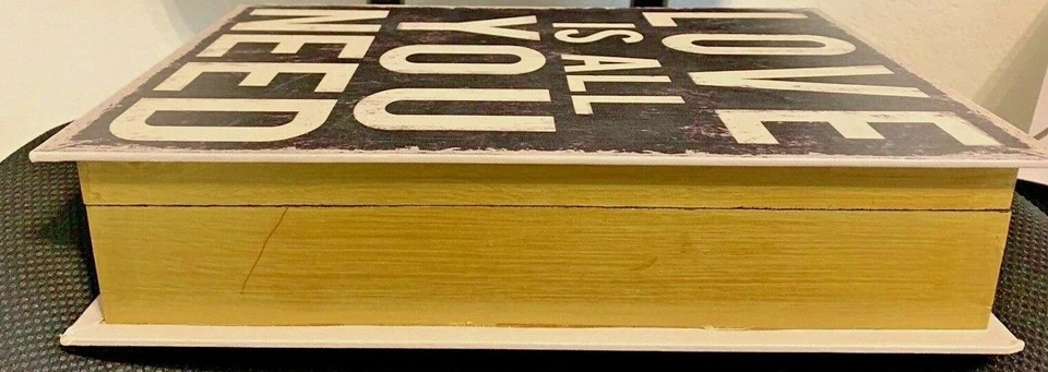 Caja de vino de madera LOVE IS ALL YOU NEED aplicación de organización de almacenamiento. 15x11x 3 1/2-EUC Foto 2 de 4