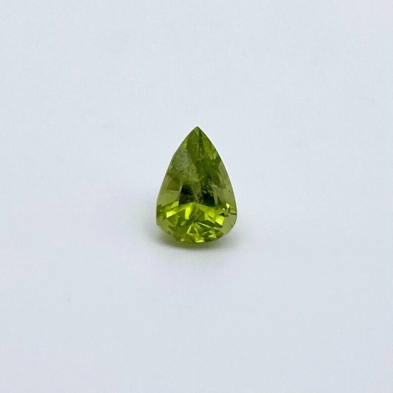 Natural Peridot Loose gemstone 2.20 ct., Pear cut, Origin Pakistan - Image 4 of 4