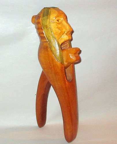 Cascanueces de madera tallada vintage de la Selva Negra de 10,5" con capucha - Imagen 10 de 11