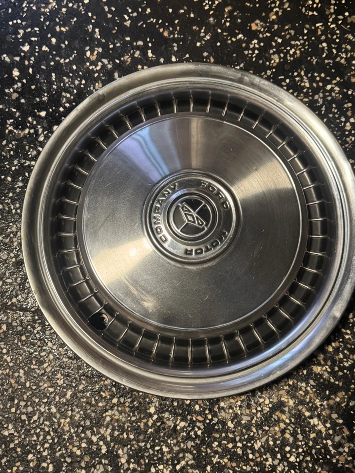 1971-1977 Ford , F100 F150 Truck 15" Wheel Cover Hubcap VGC - Image 3 of 3