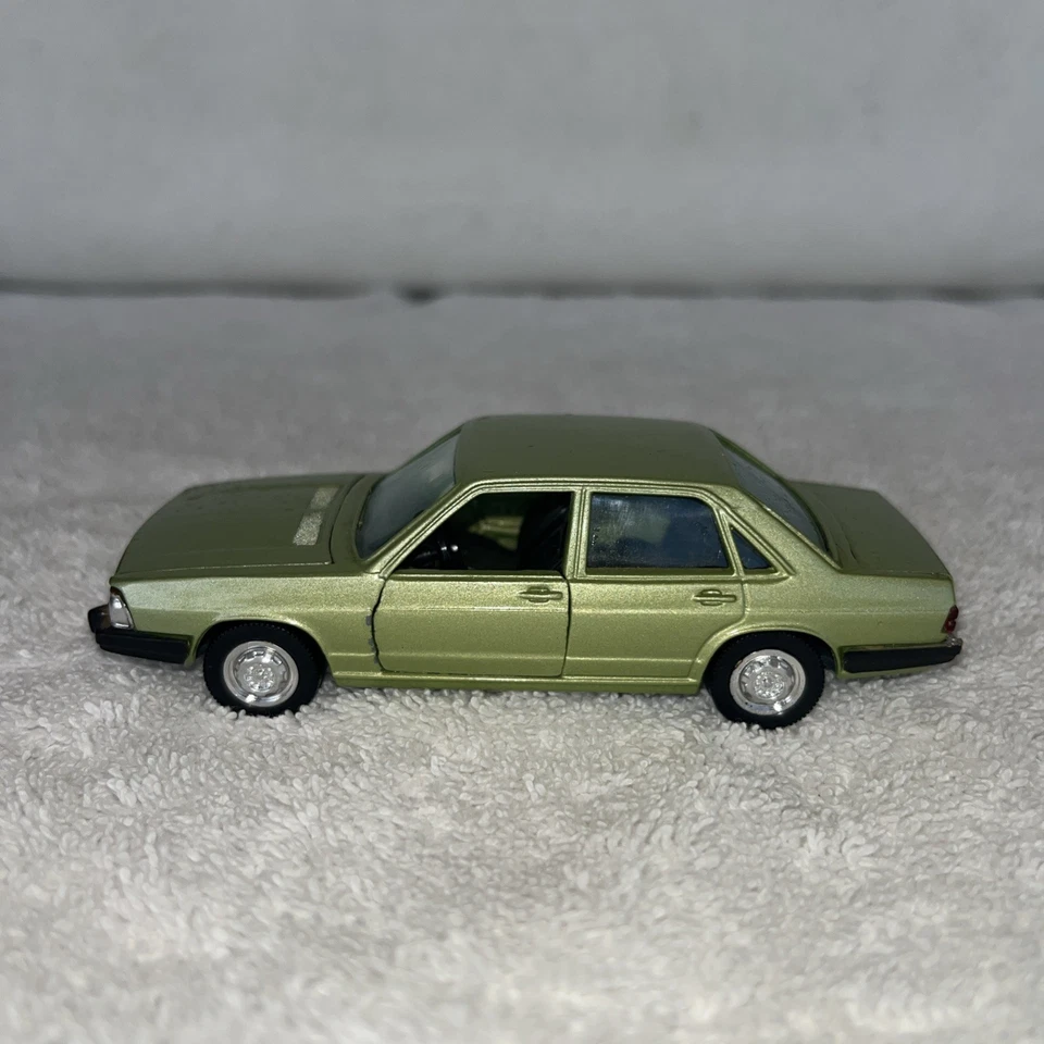 SCHUCO MODELO AUDI 100 GLS 1:43 HECHO EN ALEMANIA VERDE BONITO $27OBO ENVÍO GRATUITO  Foto 4 de 4