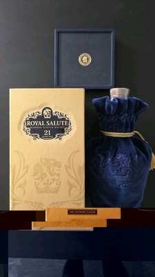 Royal Salute Blendend Scotch Whiskey - 21 years - Sapphire Flacon