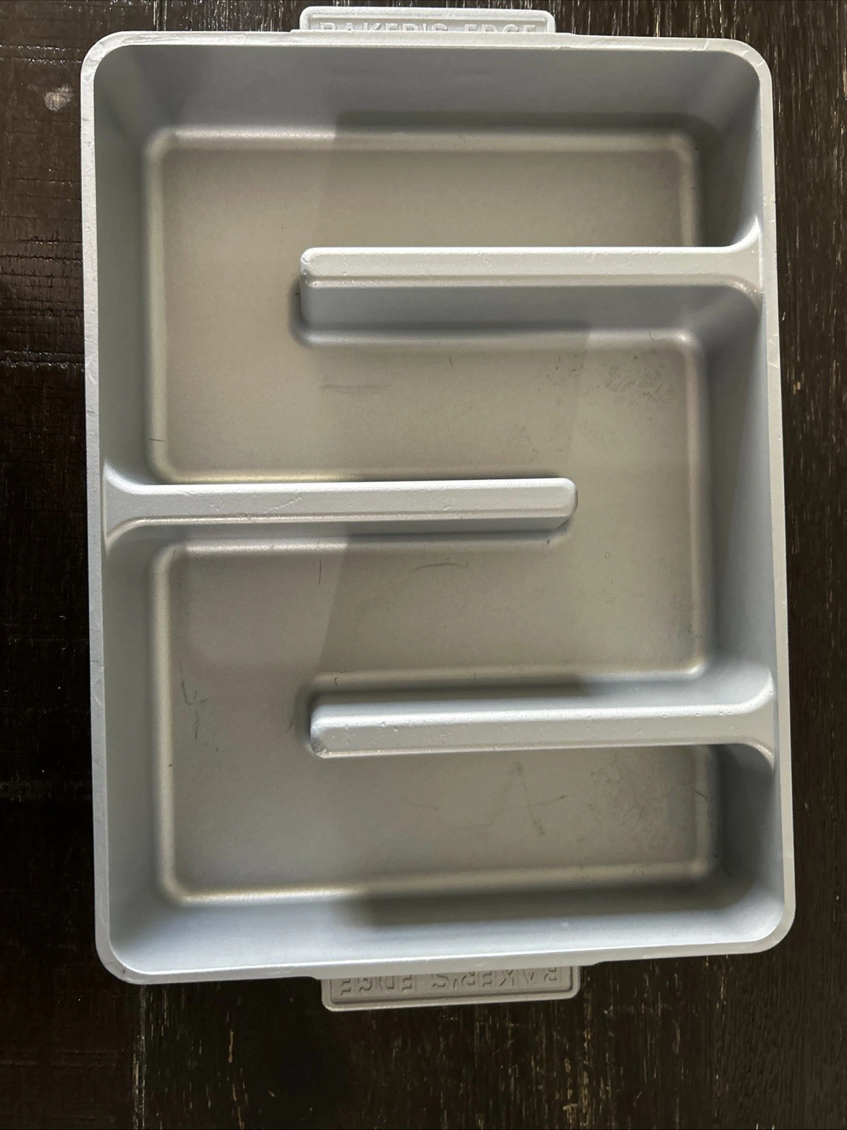 Baker's Edge Brownie Pan Edge Lovers 9x12 Cast Aluminum Non-Stick Made in USA
Opens in a new window