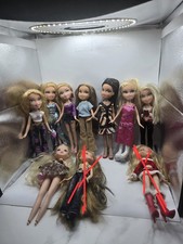 Lot of 8 BRATZ DOLLS and Case All vintage but 1 doll READ
