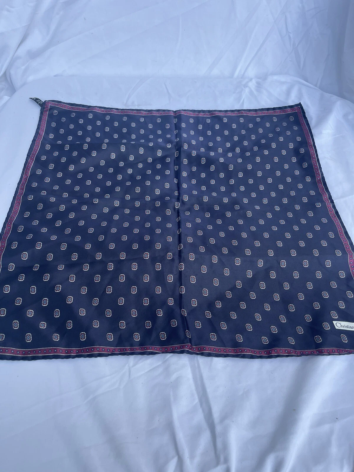 Écharpe en soie Christian Dior vintage marine avec accents rouges. Italie