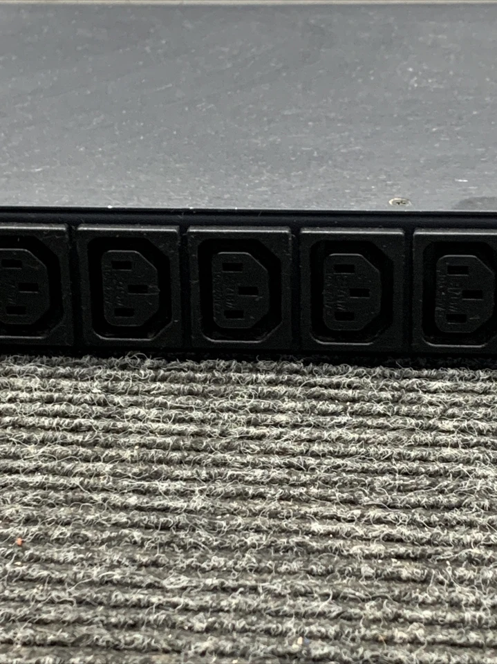 Unidad de control de alimentación PDU de 10 puertos usada Avocent Cyclades PM10i-20A rack Foto 4 de 4
