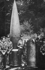 WW2 Picture Photo Schwere Gustav Super Weapon Railgun captured shell 3184