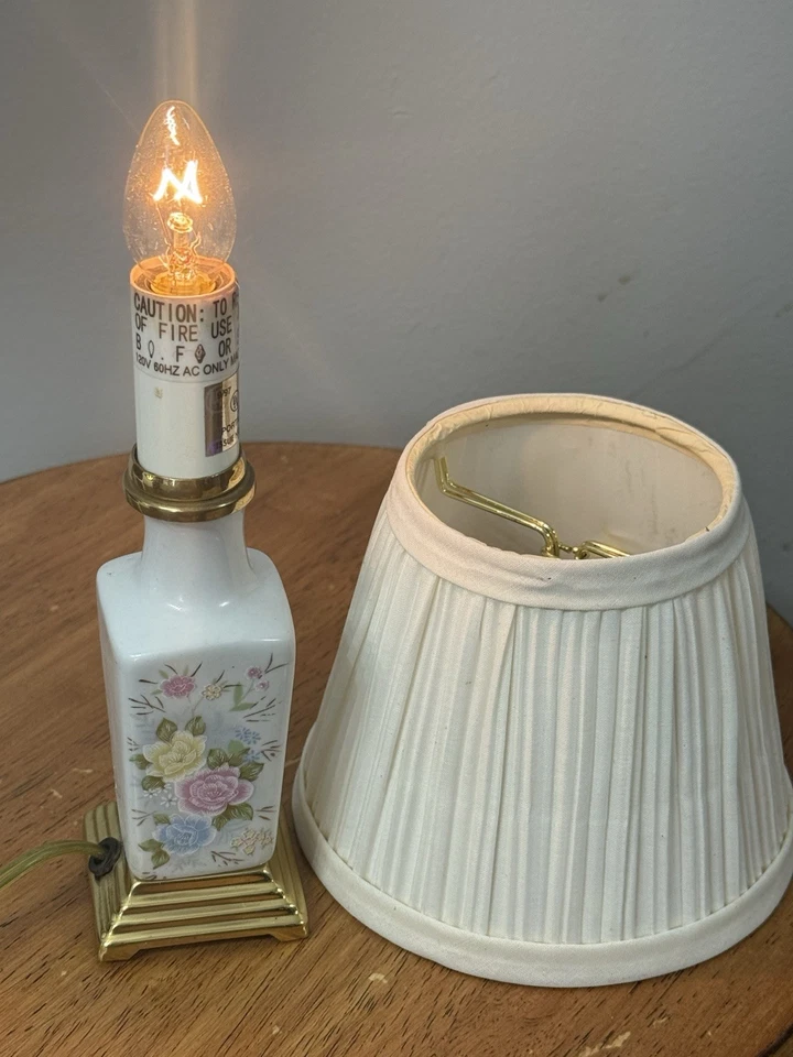 "Mini lámpara de mesa vintage de cerámica floral con pantalla de 10"" Cottage Core Country Granny" Foto 3 de 4