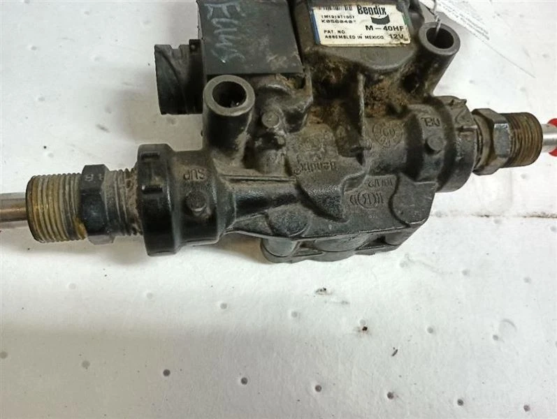 Válvula de aire ABS K056040 2021 Kenworth (10775069 Foto 2 de 4