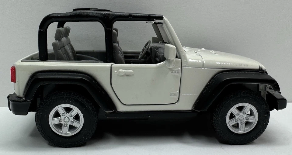 WELLY 1/34 Scale Jeep Wrangler Rubicon White No Box Missing Spare Tire - Image 4 of 4