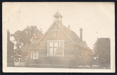 Postkarte Fawley bei Beaulieu New Forest Hampshire die öffentliche Halle verschickt 1905 RP