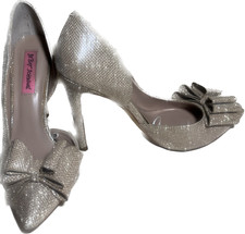 Betsey Johnson Gold Glitter Bow 4 in Stiletto Heels - Size Women's 7