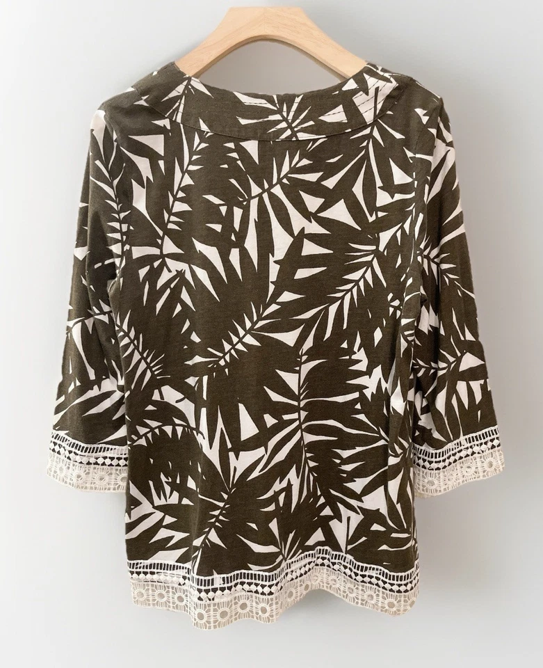 Talbots petite Vneck Crochet Trim Top Pullover Green White Medium - Image 4 of 4