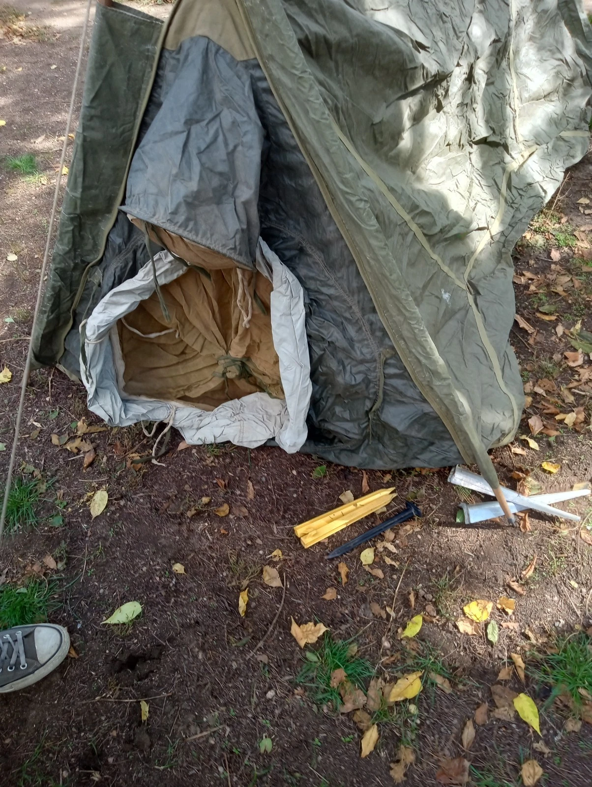 Colorado Moutain Tent with complete polls and 2 metal snow spikes