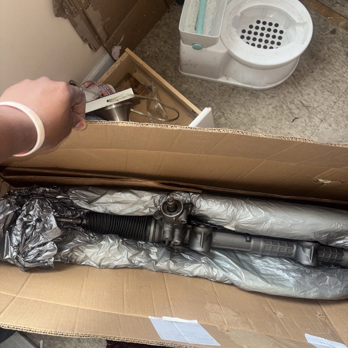 Poignée De Toit Arrière Droite Pour Mercedes W213 AMG E63 2018 (RHD) - Référence A0998150100, Occasion