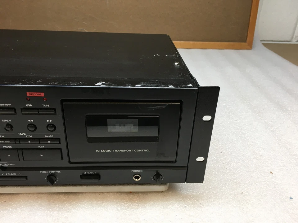 TASCAM CD-A580 v2 Professional Cassette Recorder CD and Tape Player NO REMOTE - Image 3 of 4