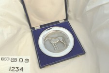 RARE CASED QE II STERLING SILVER DAHLIA HORSE RACING PLATE 1974