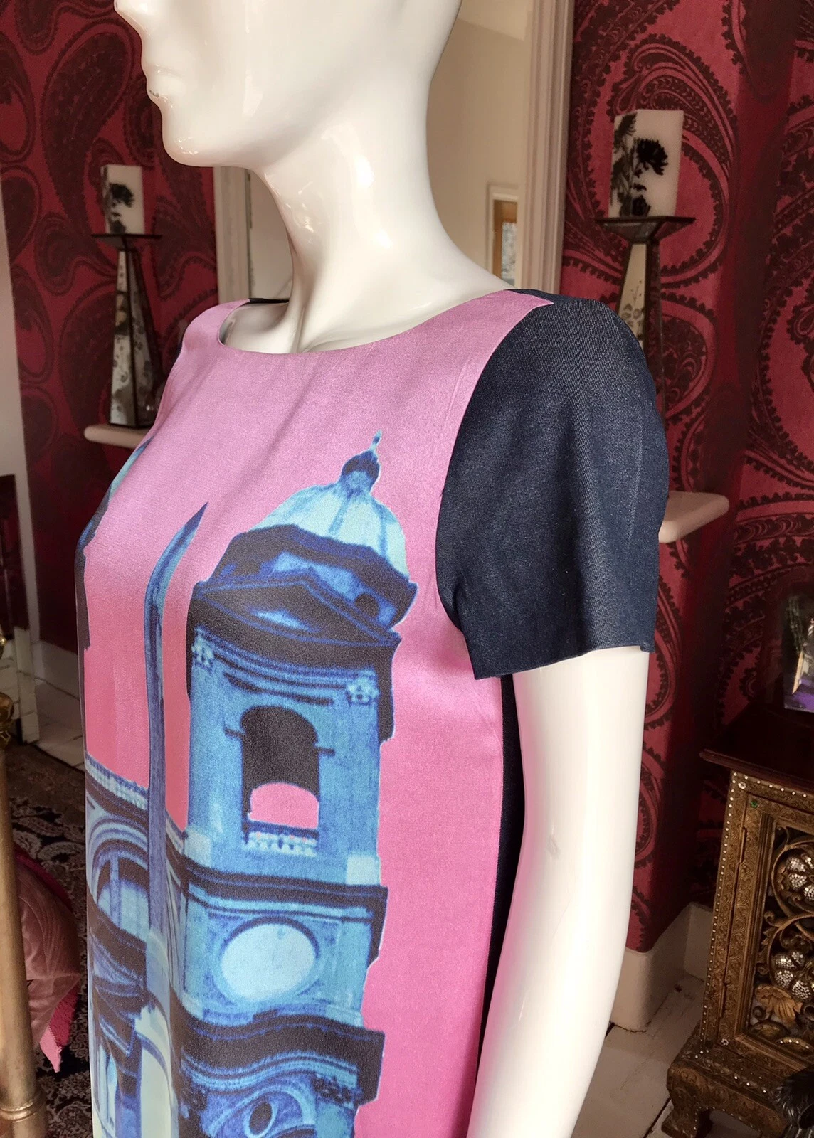 Abito Moschino nuovo con etichette blu e rosa stampa grafica taglia UK 12 IT 44