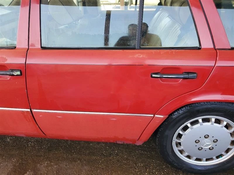 Puerta trasera izquierda necesita pintura vagón solo OEM 1988 1993 Mercedes 300TE Foto 2 de 4