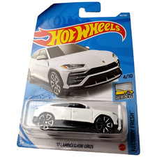 Hot Wheels 17 LAMBORGHINI URUS Car Factory Fresh White 64/250 2021 NEW Sent Box