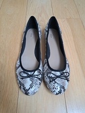 Clarks Shoes Ultimate Comfort Collection 6.5D Faux Snakeskin Flats Only Tried On