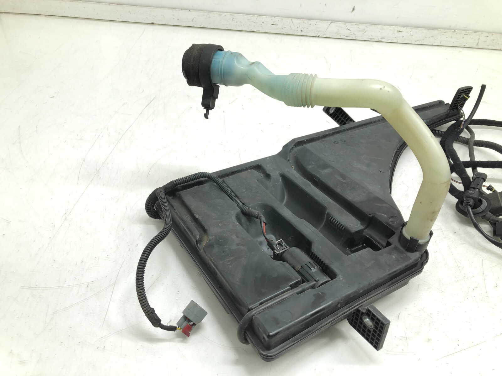 2014-2019 MASERATI GHIBLI SQ4 WINDSHIELD WIPER FLUID RESERVOIR TANK OEM.