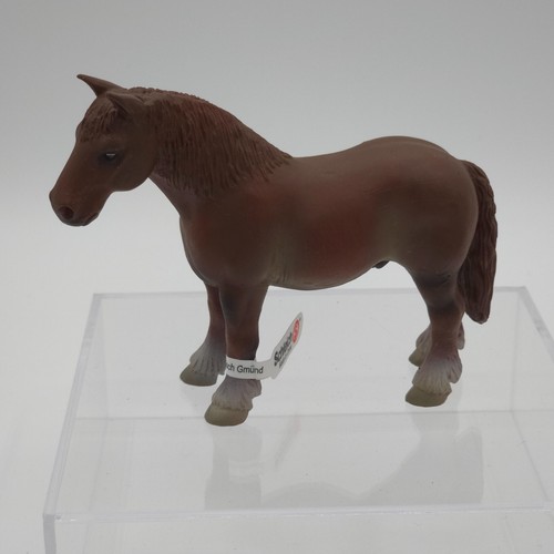 Schleich Heavy Horse Figure 1999 Retired 13244 Brown Stallion Vtg w/ Tag / Flag
