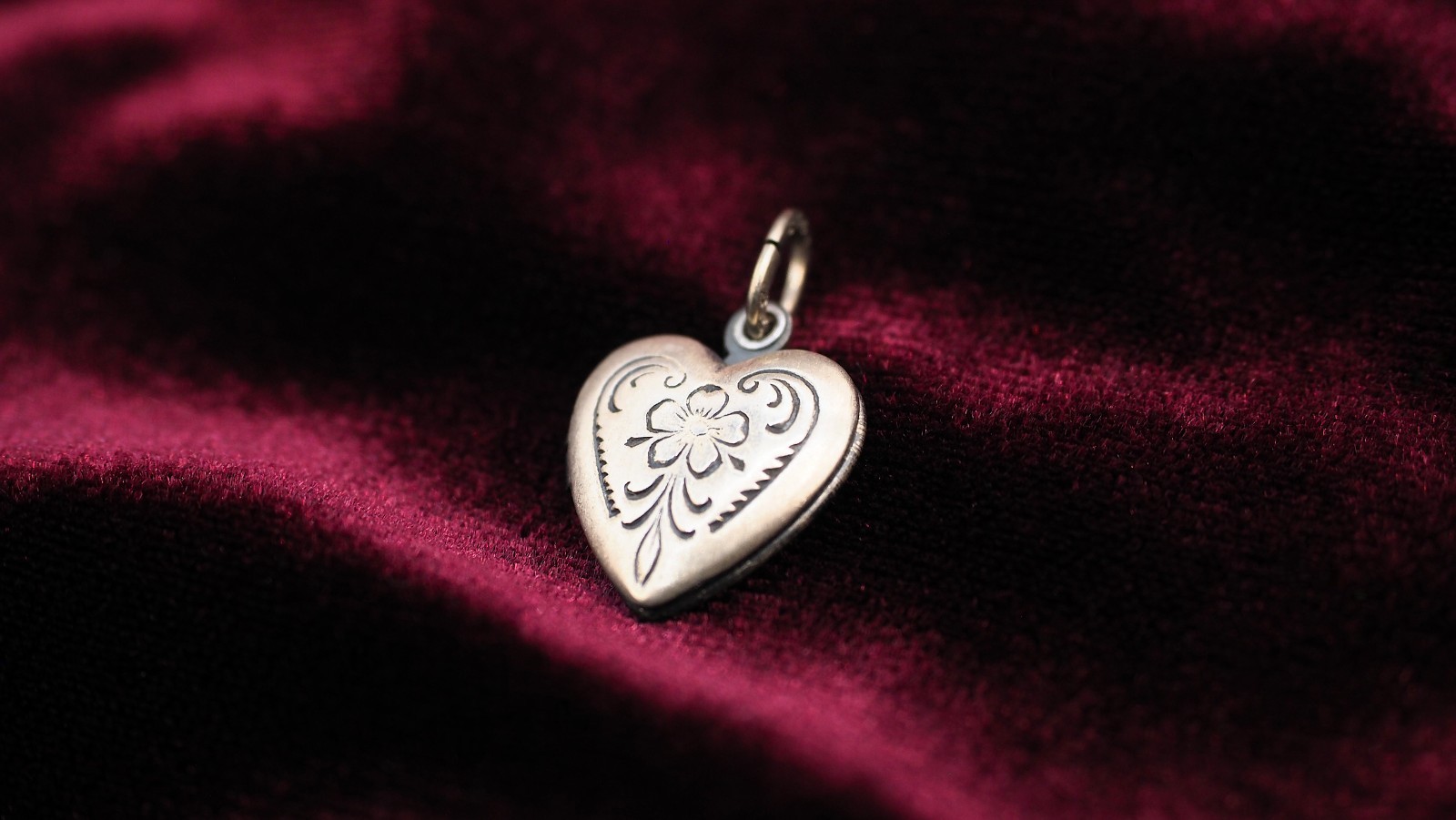 Vintage -Sterling Silver- Puffy Heart Charm Locket Engraved Flower Floral Design