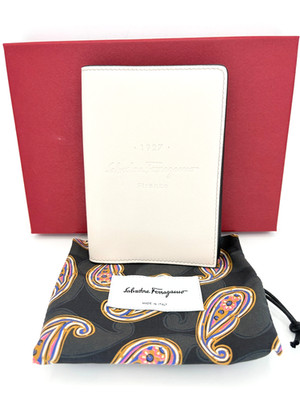 SALVATORE FERRAGAMO Cream Leather Passport Holder Box Dust Bag- New Without Tags