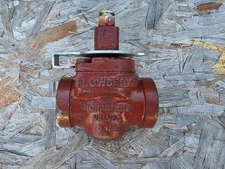 FLOWSERVE NORDSTROM 1-1/4" FIGURE 142 CAST IRON THREADED LUBRICATED PLUG VALVE  