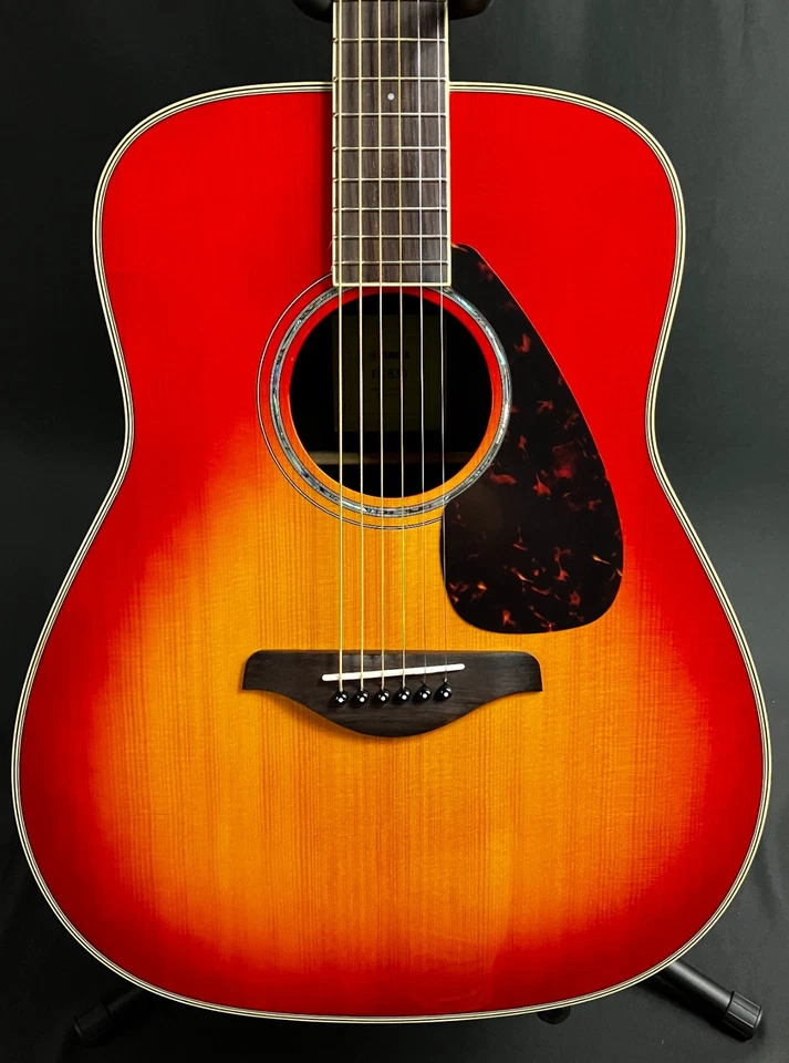 Guitarra Acústica Yamaha FG830 Tapa Sólida Dreadnought Acabado Ráfaga de Otoño Foto 2 de 4
