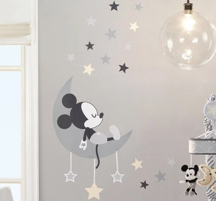 Adesivos de parede Disney Baby Mickey Mouse cinza e amarelo celestial por Lambs & Ivy - Imagem 2 de 3