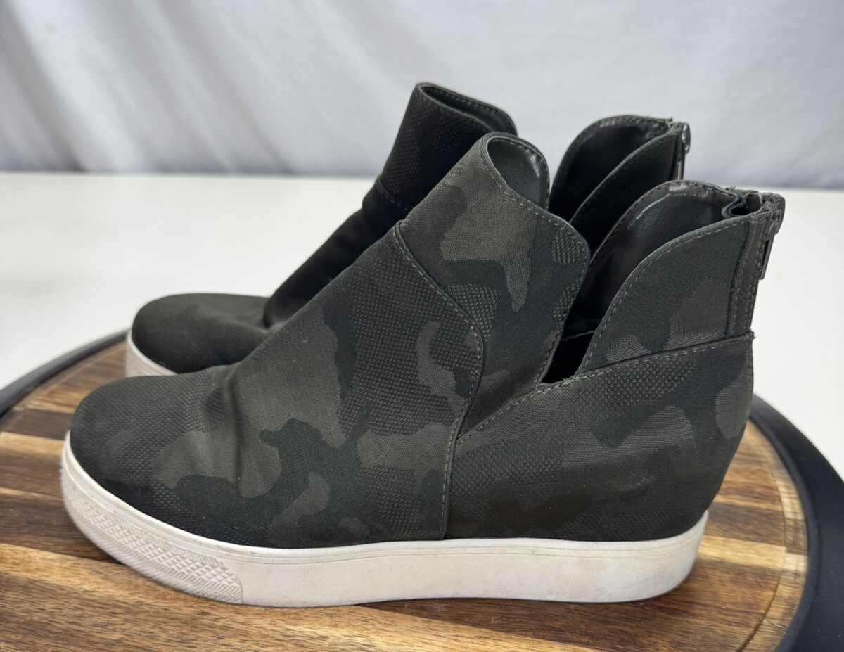 Steve Madden Camo Camouflage Flat Boots Women's Size Booties Shoes