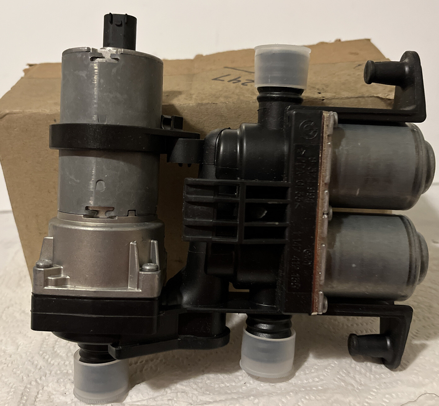 BMW E38 7 E39 5 Heater Control Valve With Additional Water Pump 9403