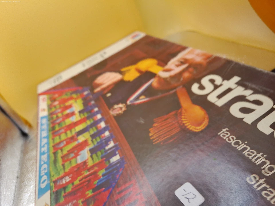 Stratego Milton Bradley 1975 strategy board game military - Image 2 of 4