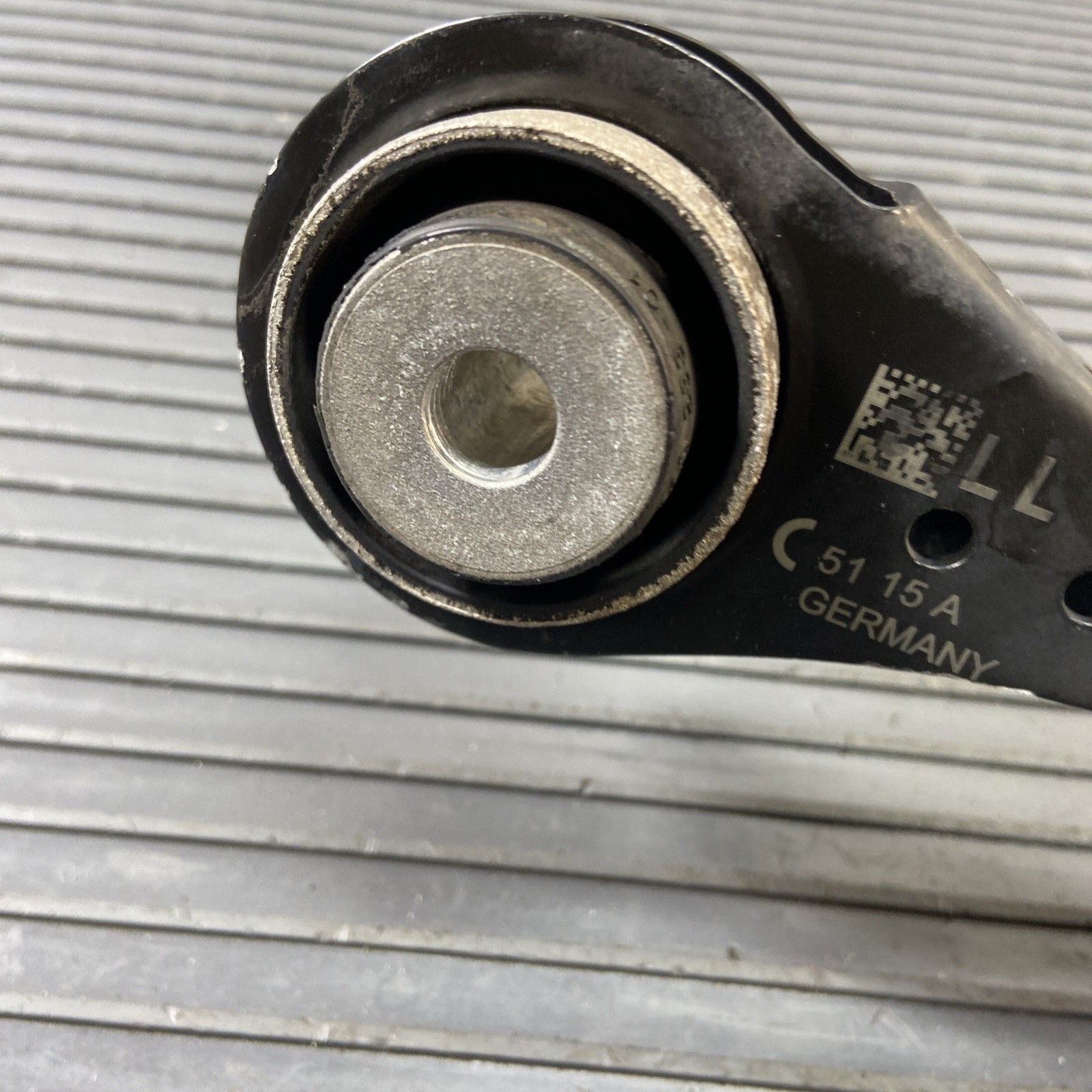 BMW i8 2014-2020 Rear Left Steering wheel hub