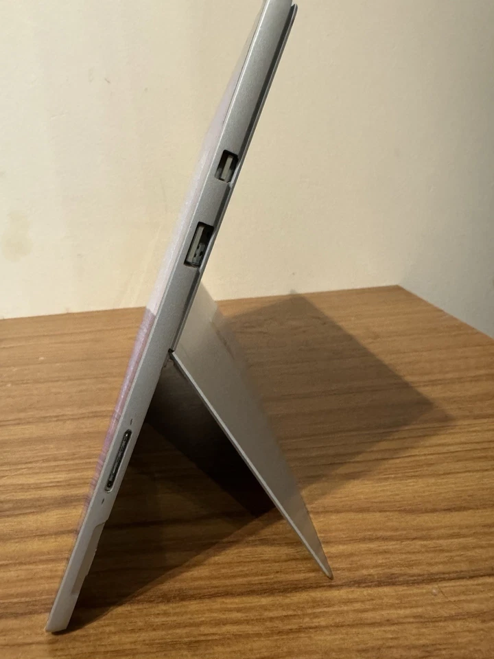 Microsoft Surface Pro 5 (2017) – Intel i7 / 8GB / 256GB – Fully Working - Image 2 of 4