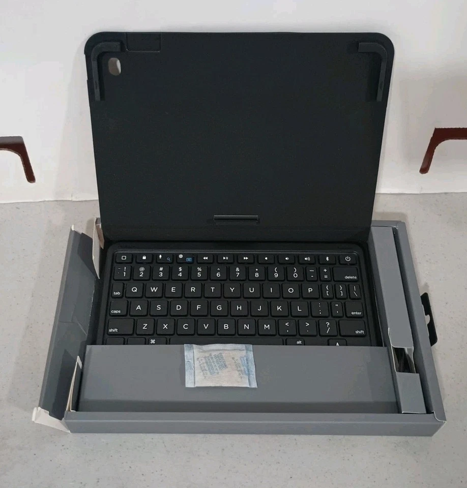 ZAGG Messenger Case with Keyboard for iPad mini 4 (Open Box) - Image 2 of 4