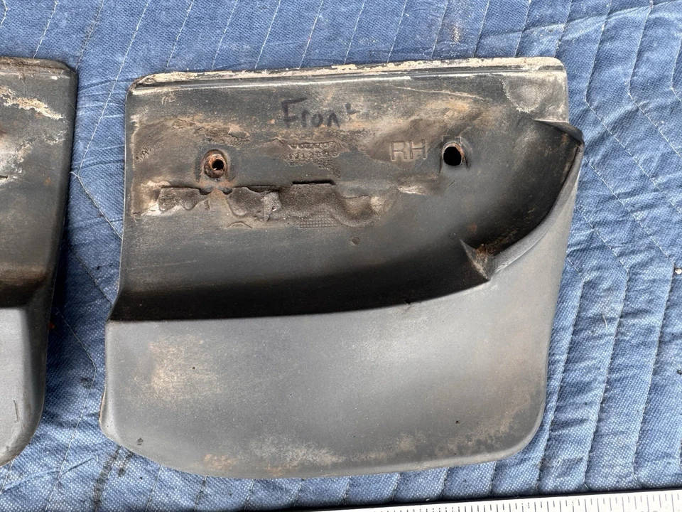 1986-1993 Volvo 240 244 245 Front Fender Mud Flap Pair Splash Guard OEM #4915E - Image 3 of 4