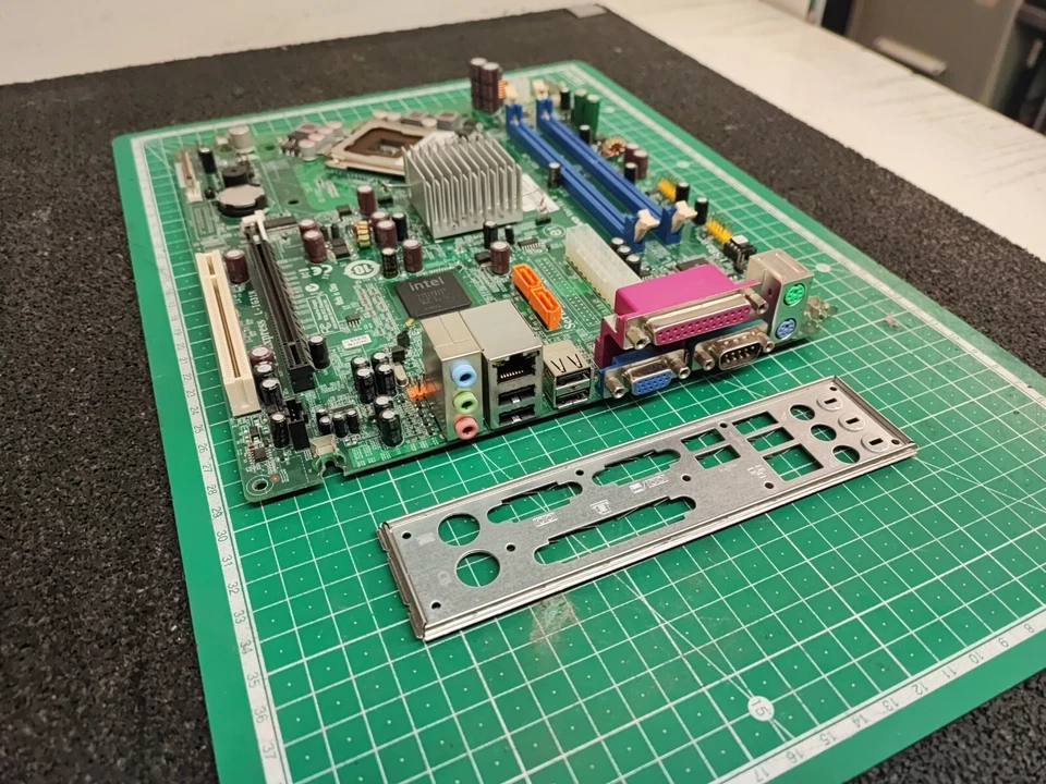 Placa madre Lenovo G31T-LN V1.0 SOCKET LGA775 (FORMATO BTX) LENOVO THINKCENTRE - Imagen 3 de 4