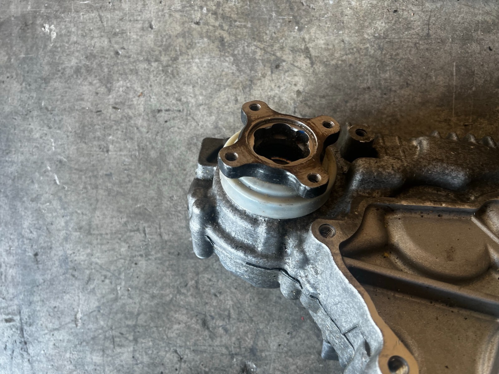 BMW F30 F32 F22 F06 F07 F10 F12 F02 TRANSFER CASE CARRIER BOX ATC35L