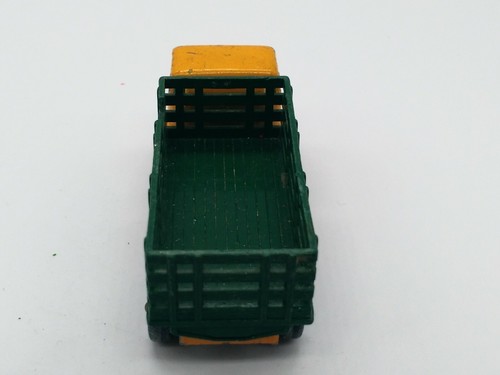 CAMIONETA MATCHBOX SERIE N°4 ESTACA HECHA EN INGLAND AMARILLA - Imagen 4 de 5