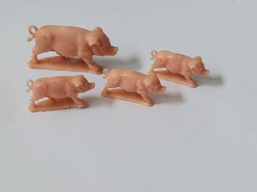 Set of 4 plastic miniature pig toys. Mini pigs made in Hong Kong - 第 1/5 張圖片
