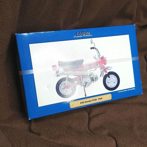 Modellino moto EBBRO HONDA DAX ST50 1969 1/10 Minicar rosso USATO dal GIAPPONE