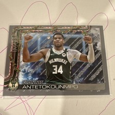 2025-26 Topps Holiday - Giannis Antetokounmpo #H43 Holiday Silver Glitter